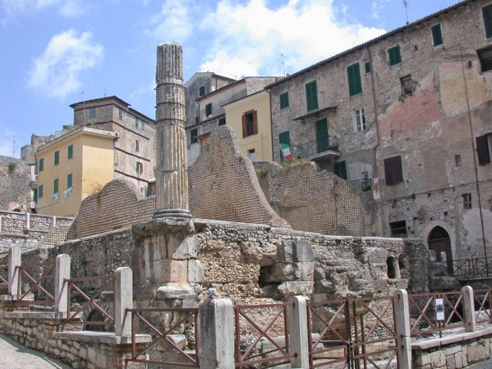 Luxury Suite - Teatro Romano - Duomo - Centro Storico Wi-Fi 테라치나 외부 사진