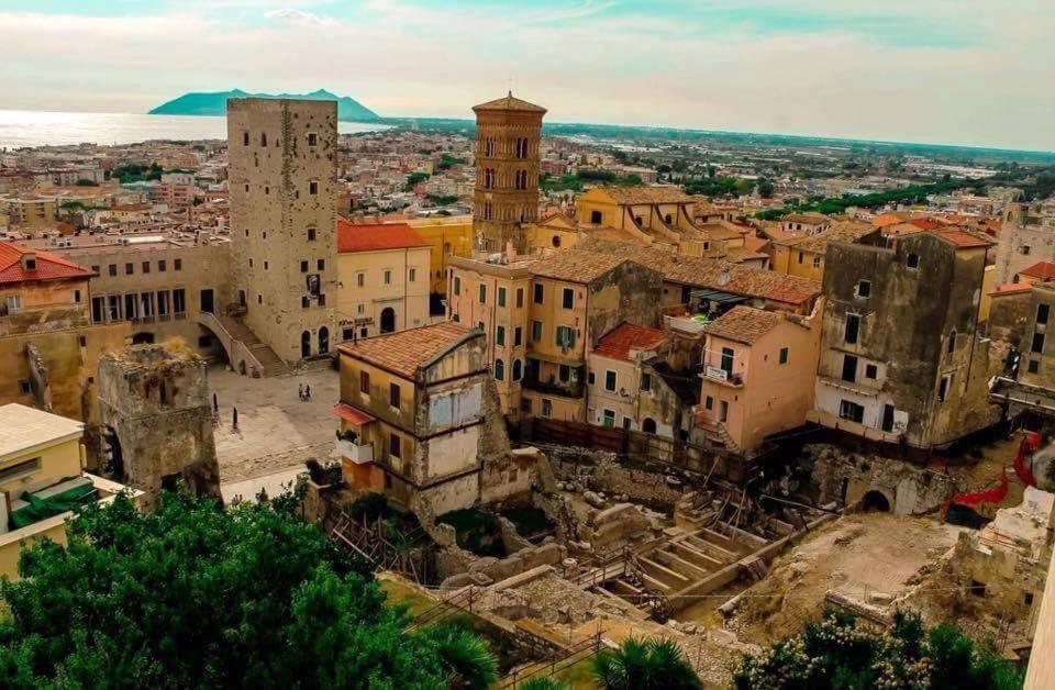Luxury Suite - Teatro Romano - Duomo - Centro Storico Wi-Fi 테라치나 외부 사진