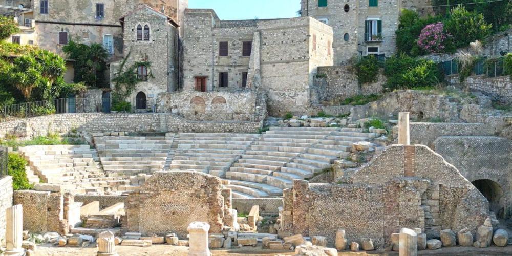 Luxury Suite - Teatro Romano - Duomo - Centro Storico Wi-Fi 테라치나 외부 사진