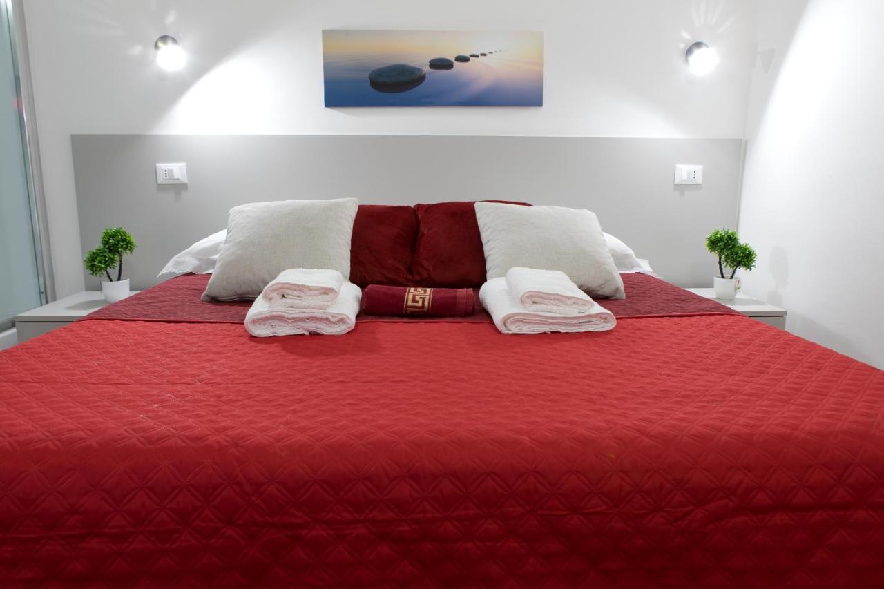 Luxury Suite - Teatro Romano - Duomo - Centro Storico Wi-Fi 테라치나 외부 사진