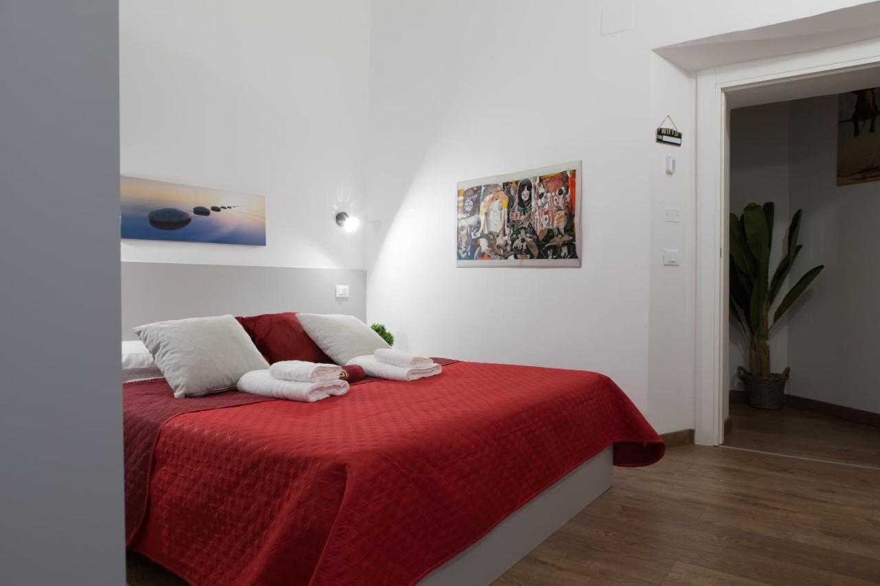 Luxury Suite - Teatro Romano - Duomo - Centro Storico Wi-Fi 테라치나 외부 사진